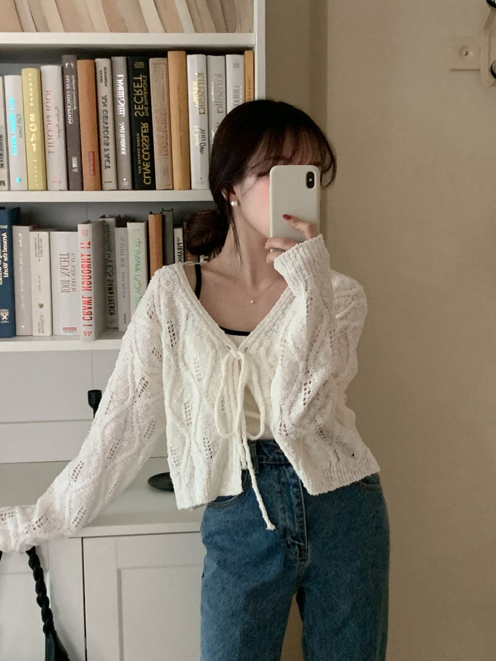Elegant and simple knitted cardigan 