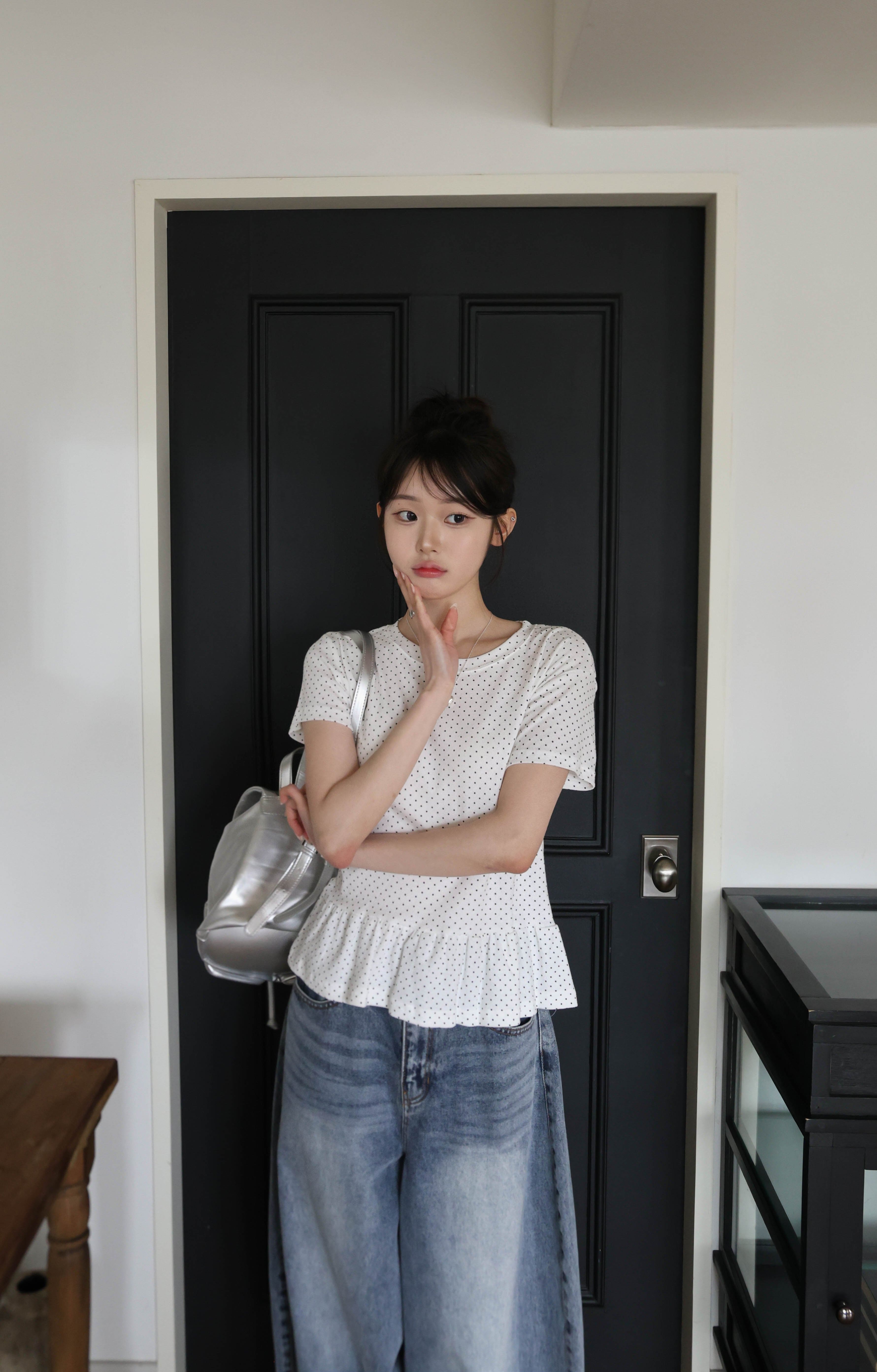 【🤍Korean Chic Relaxed Style】Ruffles Dot Tee 