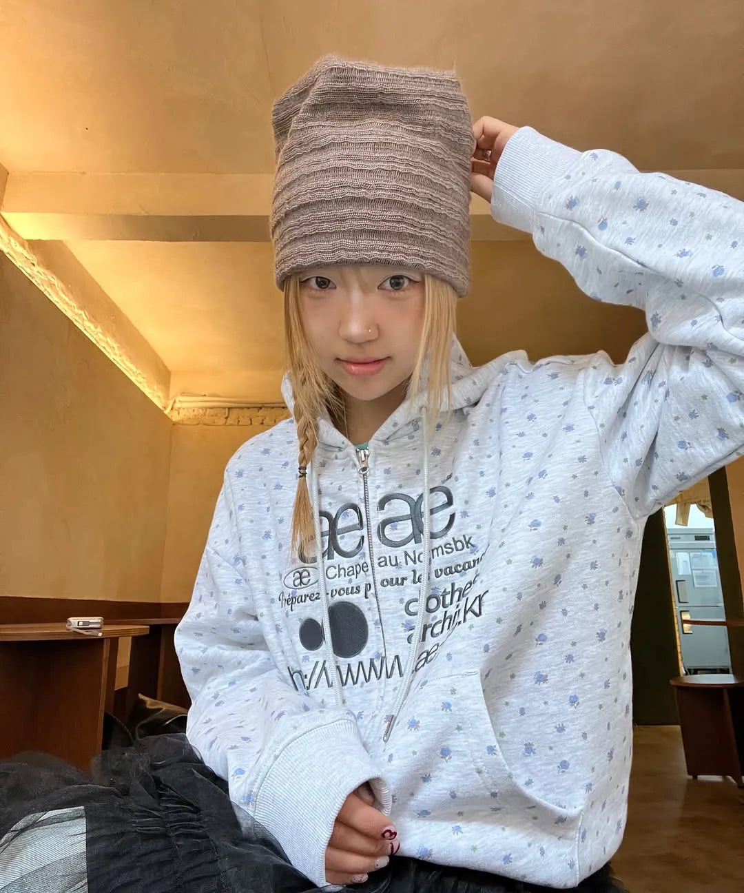 aeae - WEB LOGO FLOWER HOOD ZIP UP