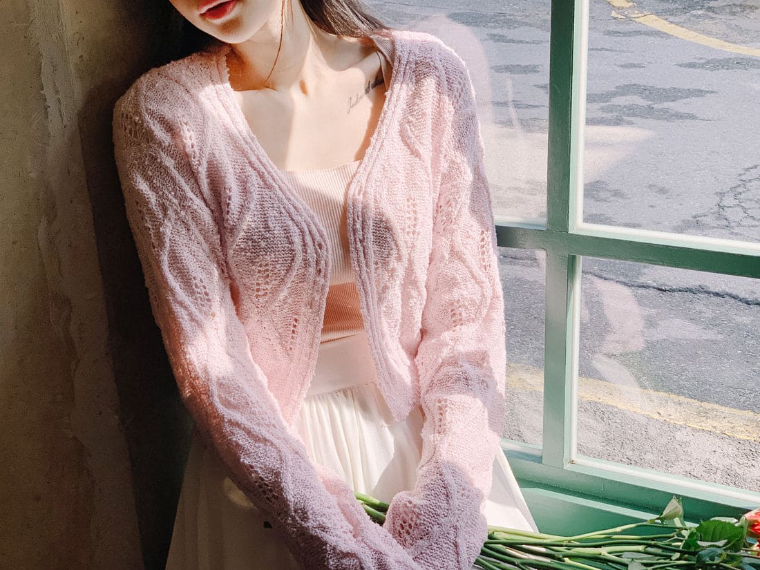 Elegant and simple knitted cardigan 