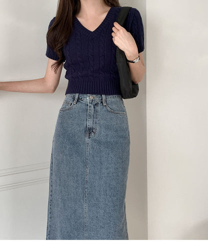 Cable V-neck Crop Knit