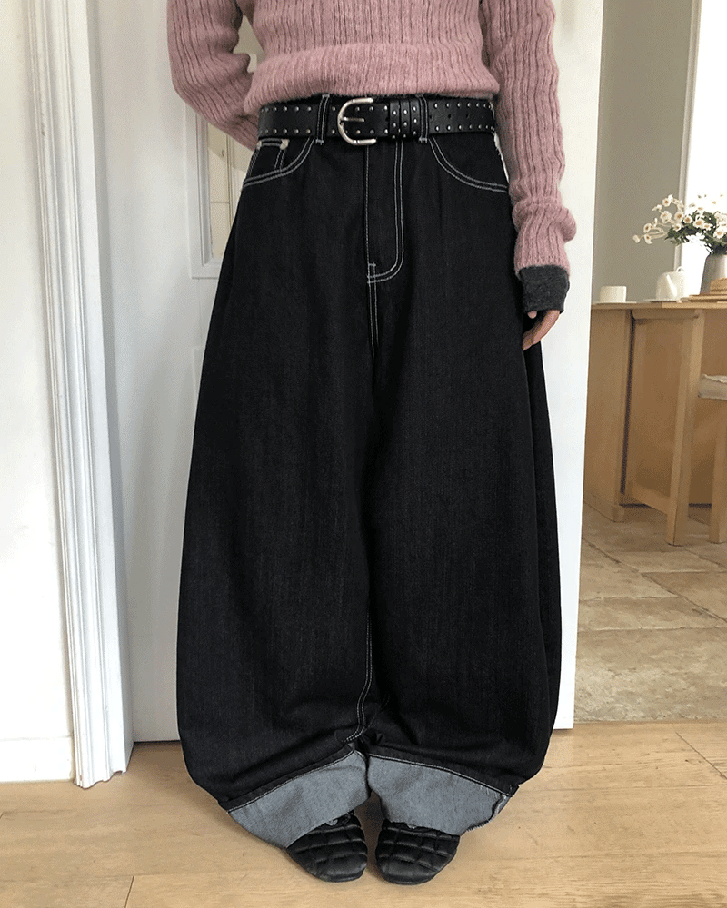 【彎刀神褲】Embroidered Roll-Up Raw Denim