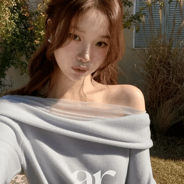 【✨年末造型】Lace Off-Shoulder Knit