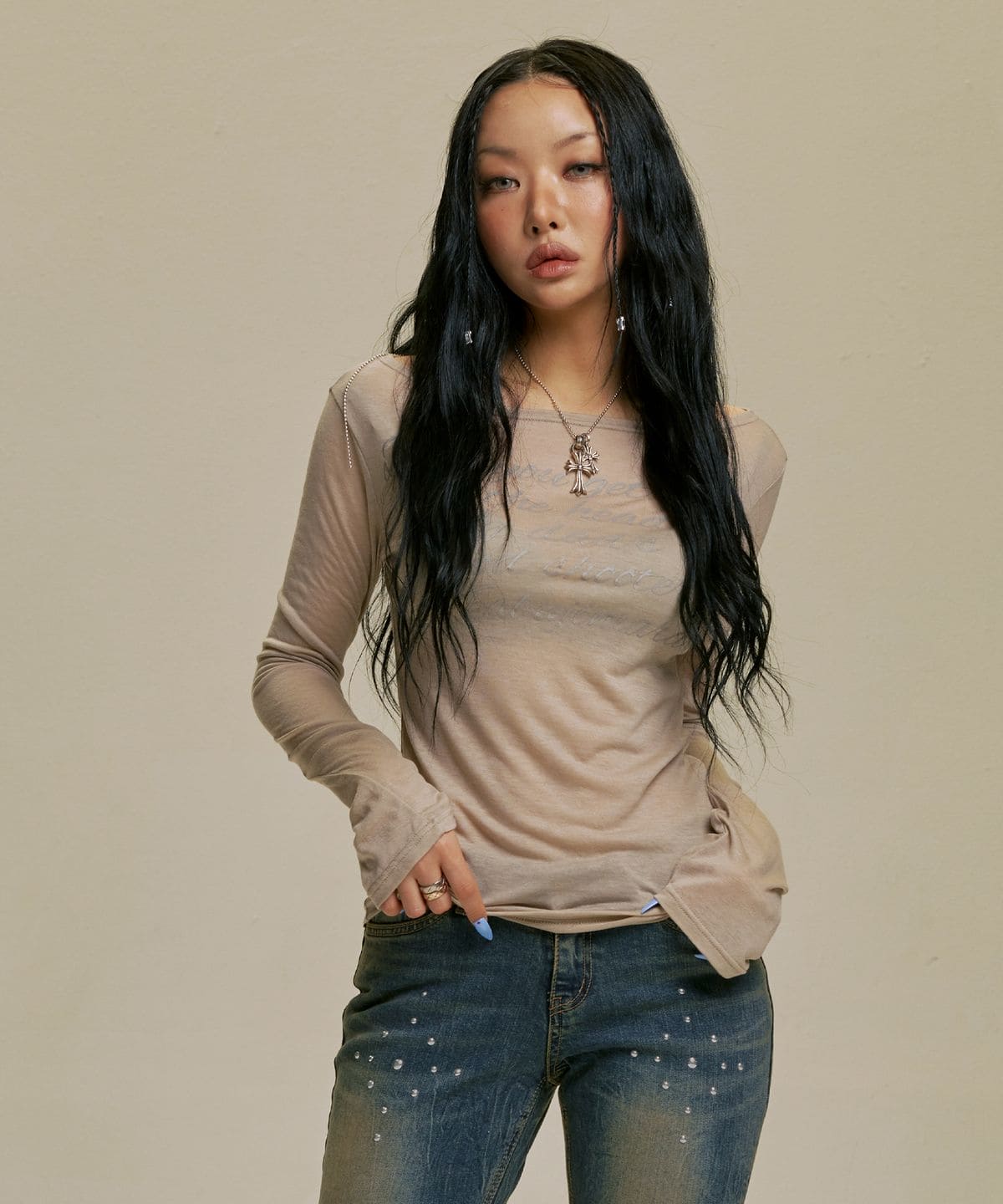 【🤍Same as JENNIE】LETTERING SHEER LONG SLEEVE 