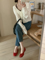 Elegant and simple knitted cardigan 