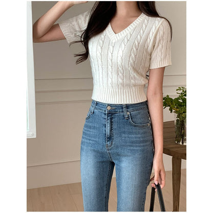 Cable V-neck Crop Knit