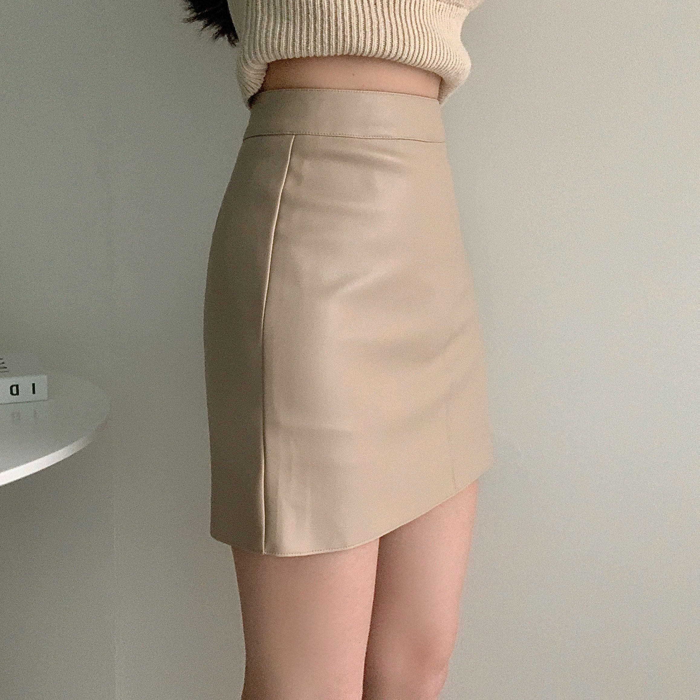Simple and versatile soft leather skirt 