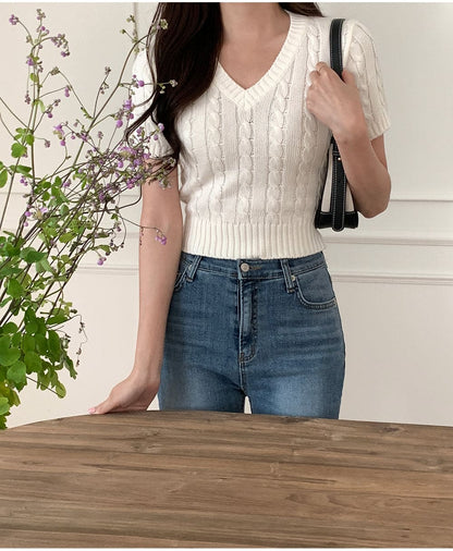 Cable V-neck Crop Knit