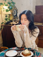 Elegant and simple knitted cardigan 