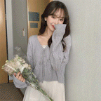 Elegant and simple knitted cardigan 