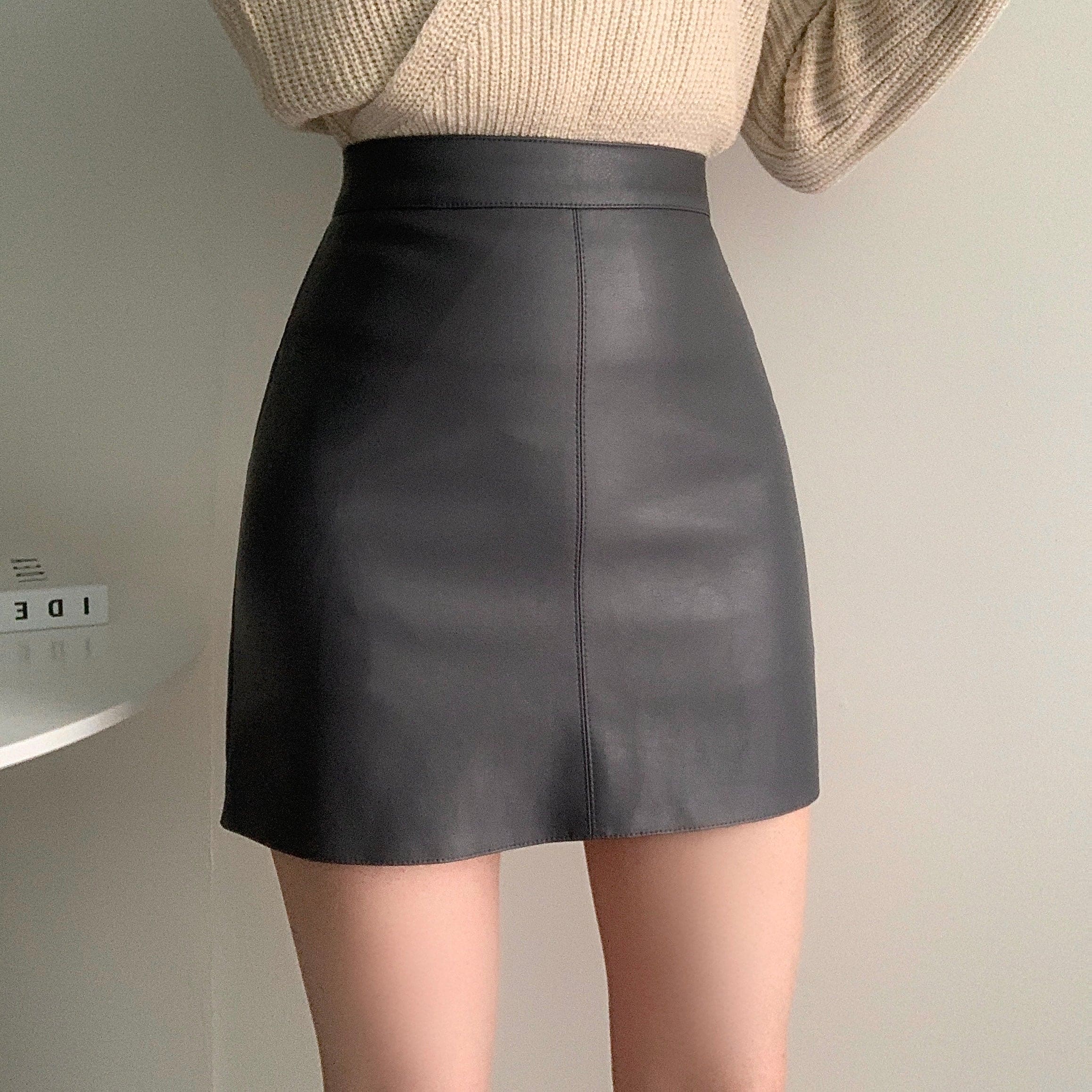 Simple and versatile soft leather skirt 
