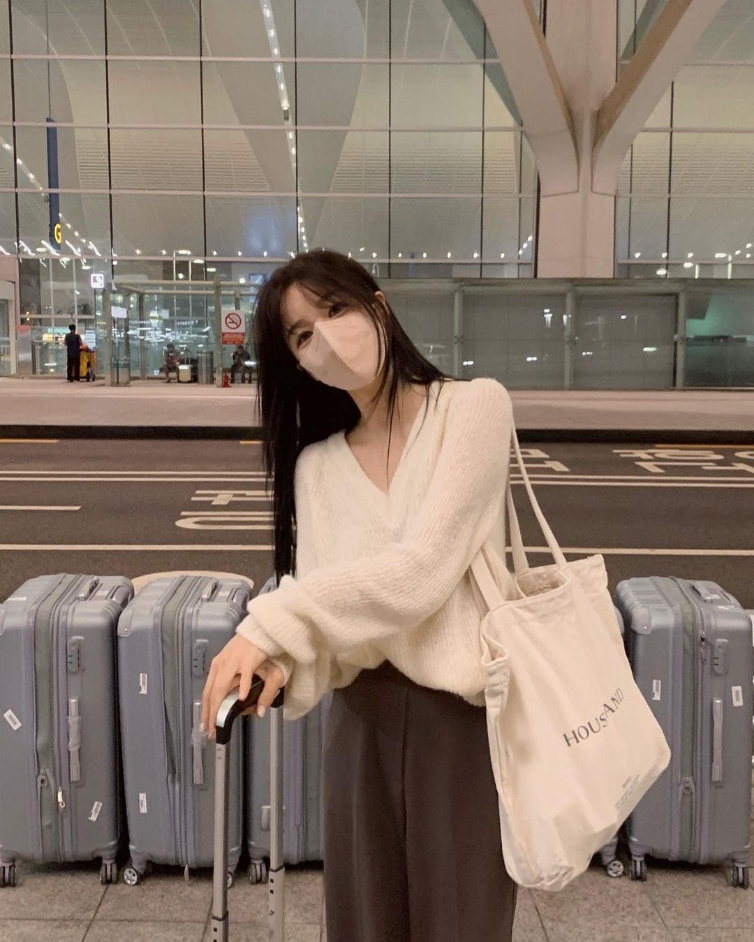 Korean website makes its own Soft Clean casual pants