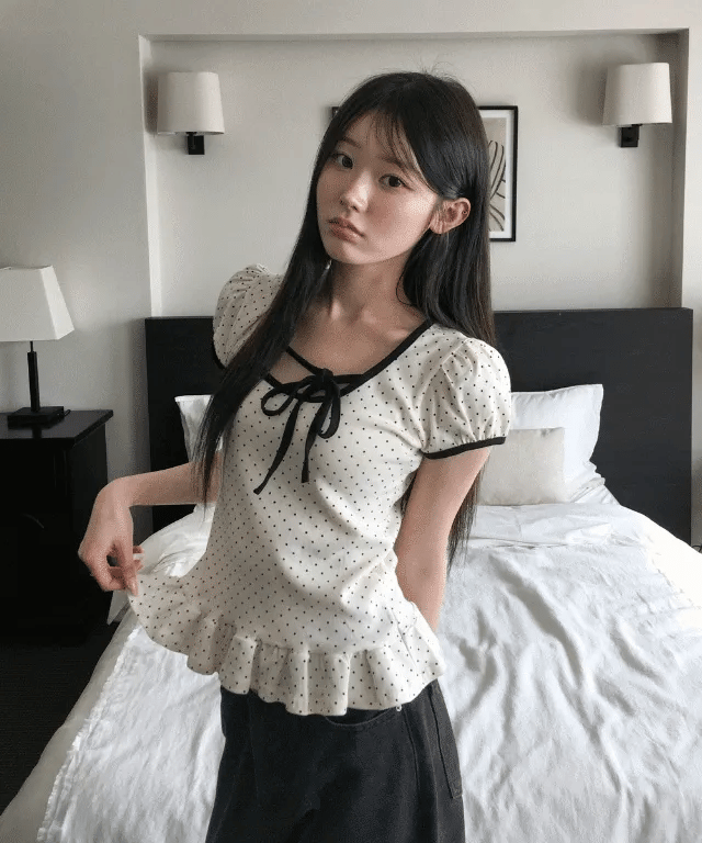 【🖤y2k hits】Dot Ruffles Top