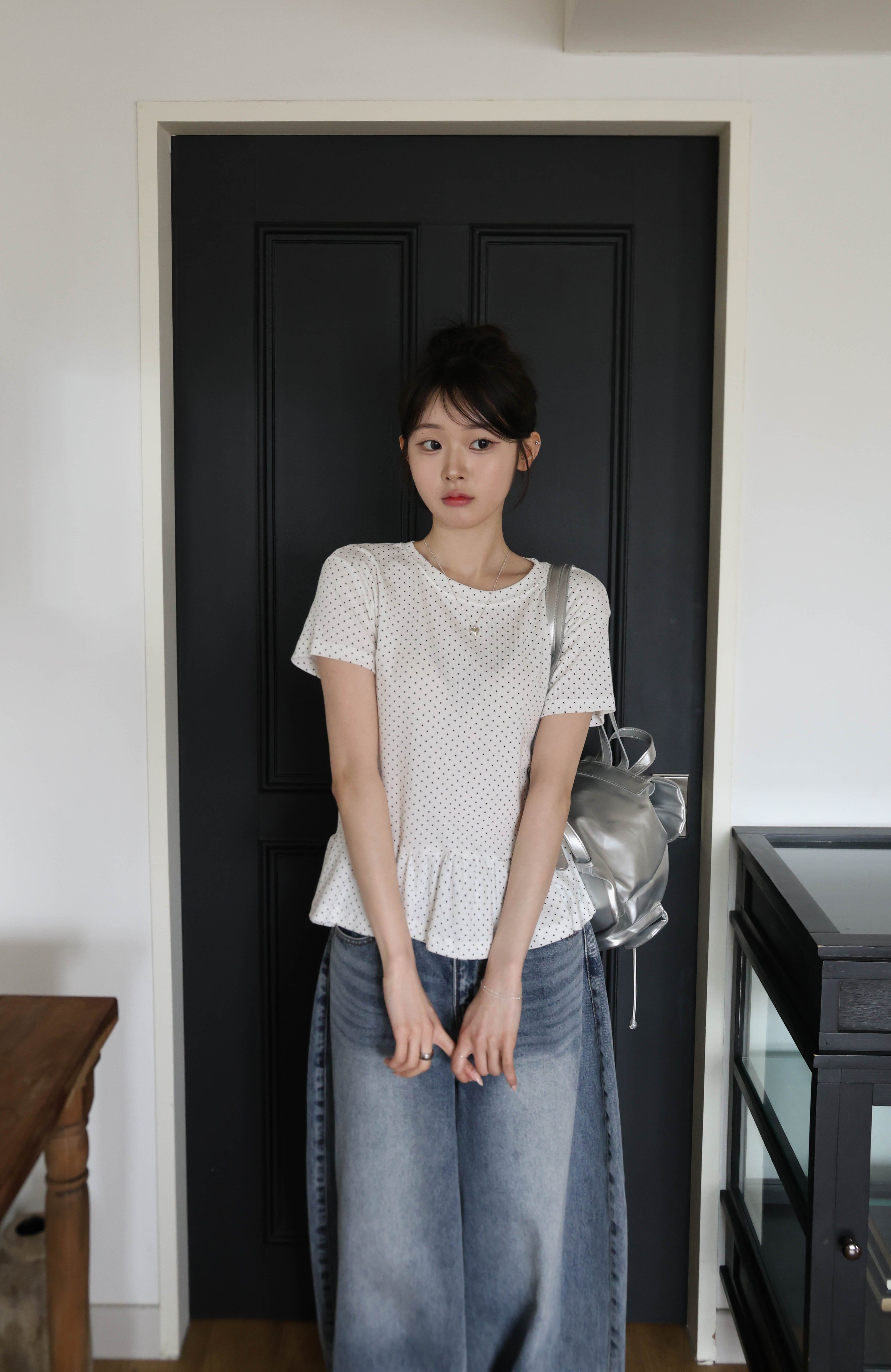 【🤍Korean Chic Relaxed Style】Ruffles Dot Tee 