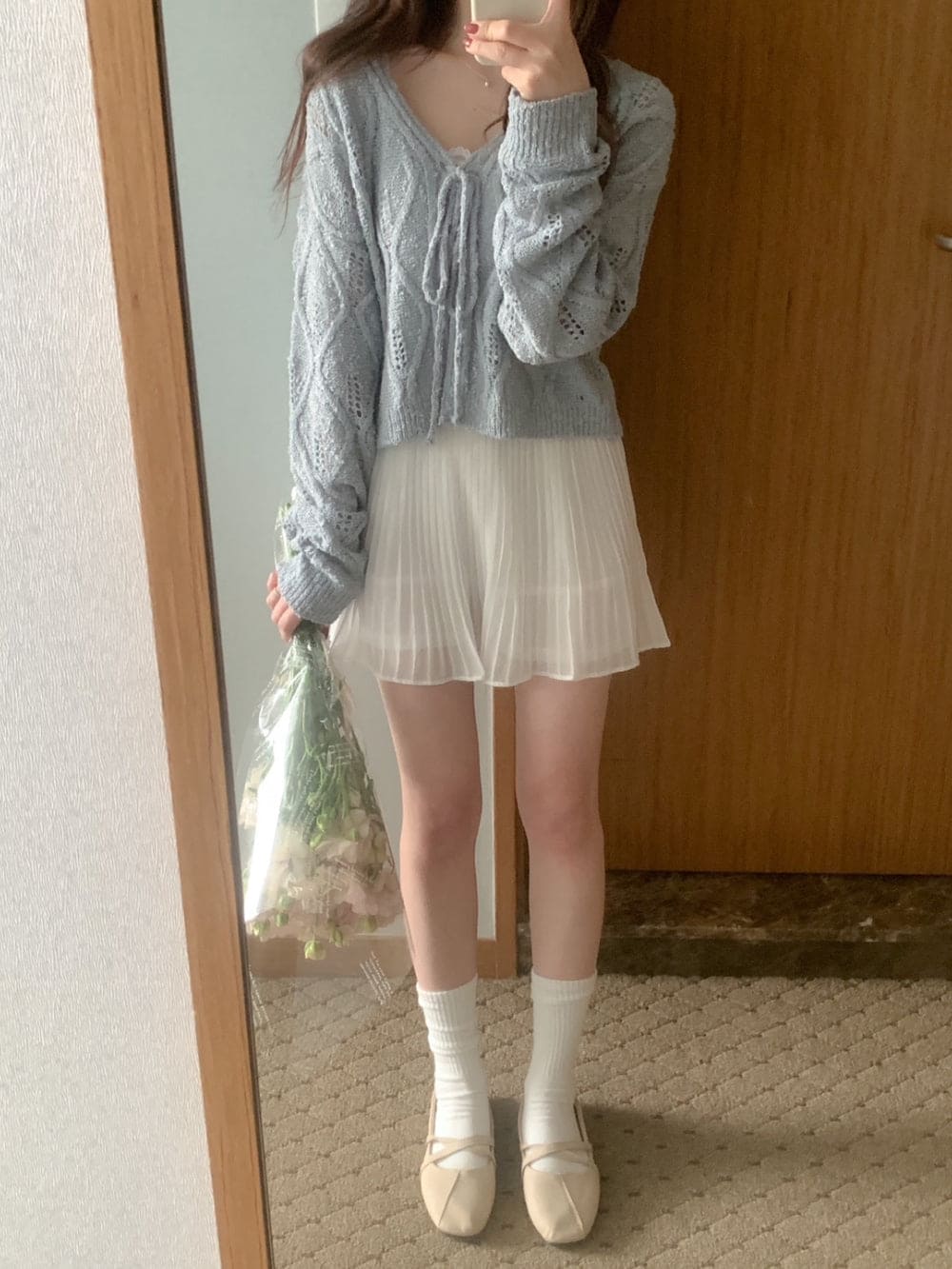 Elegant and simple knitted cardigan 