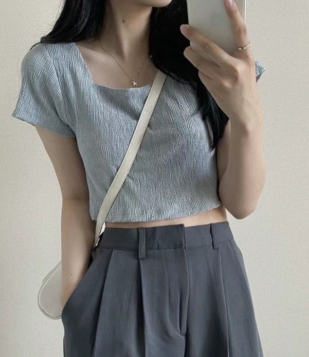 灰藍新色！Wrinkle Crop Top