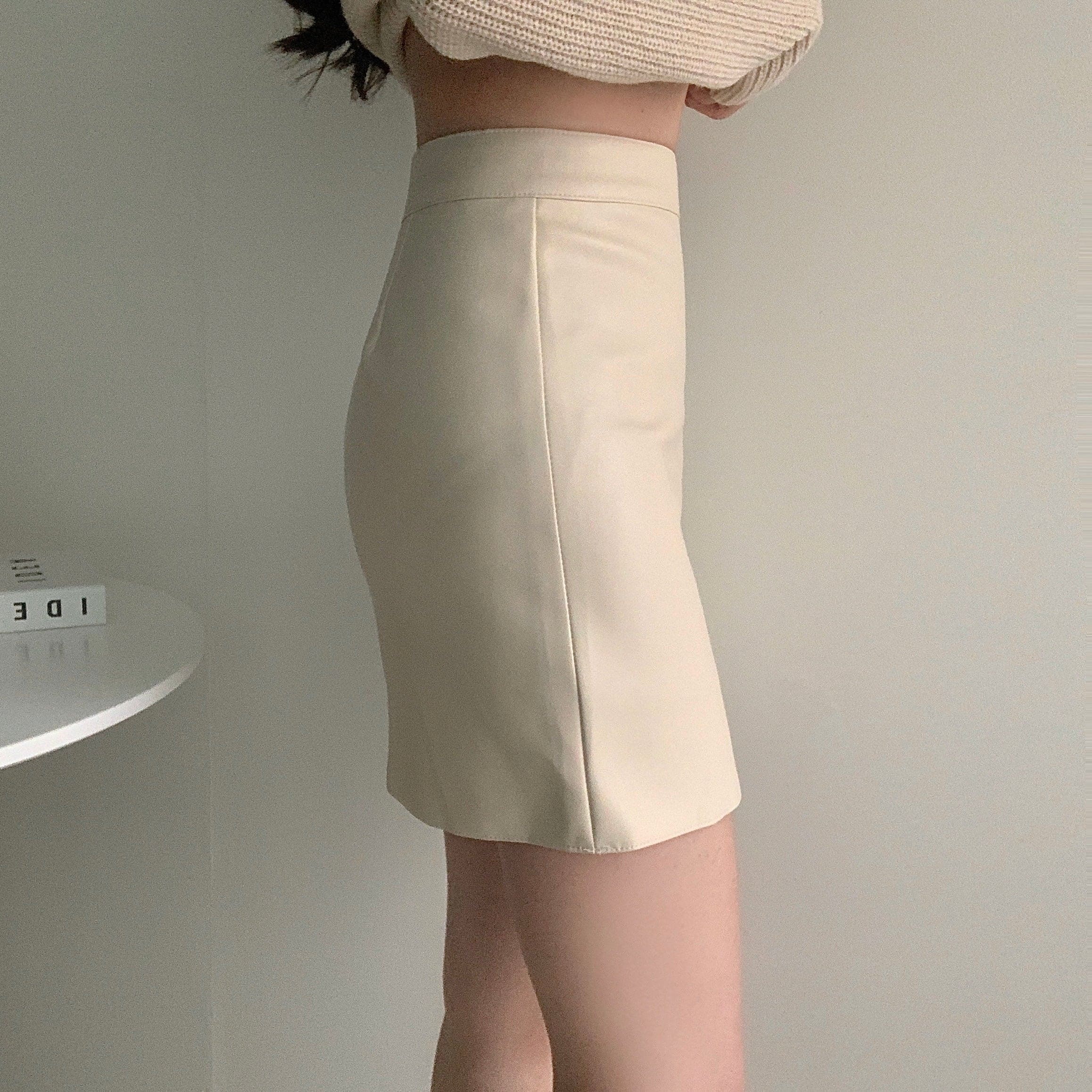 Simple and versatile soft leather skirt 