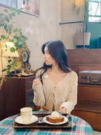 Elegant and simple knitted cardigan 