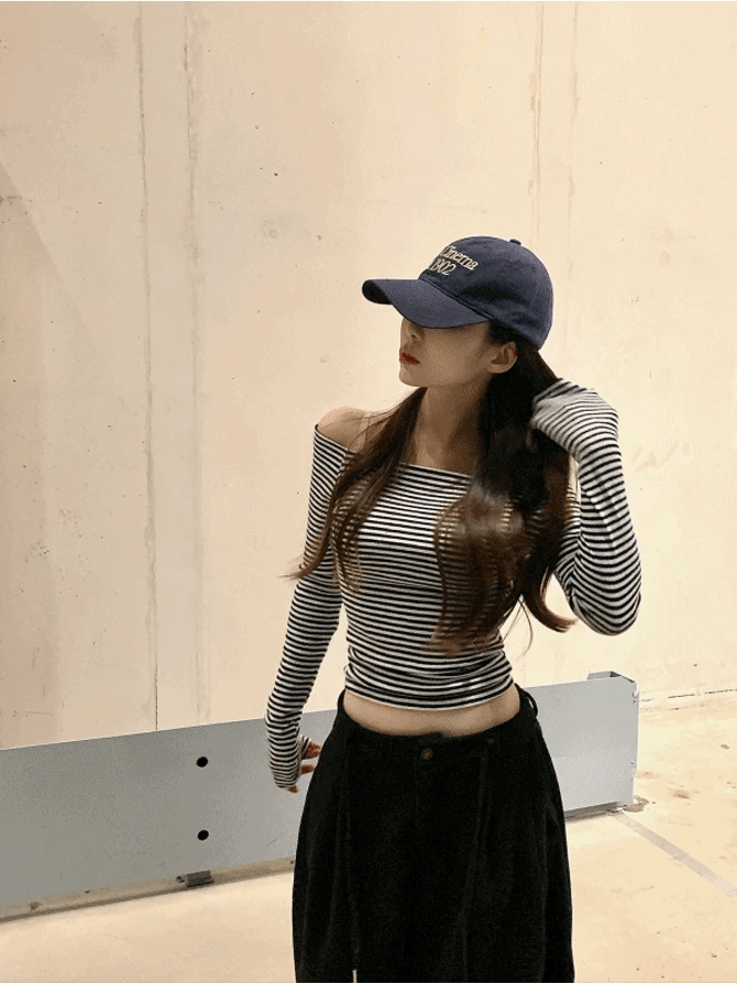 【🖤清純性感】Stripe Off Shoulder Top｜KARINA同款