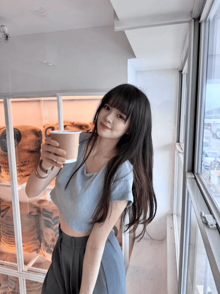 灰藍新色！Wrinkle Crop Top