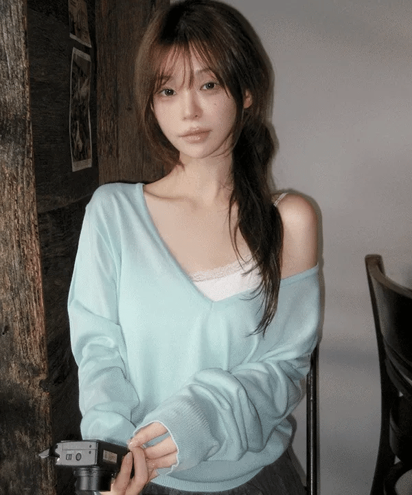 플리 딥 브이넥 니트