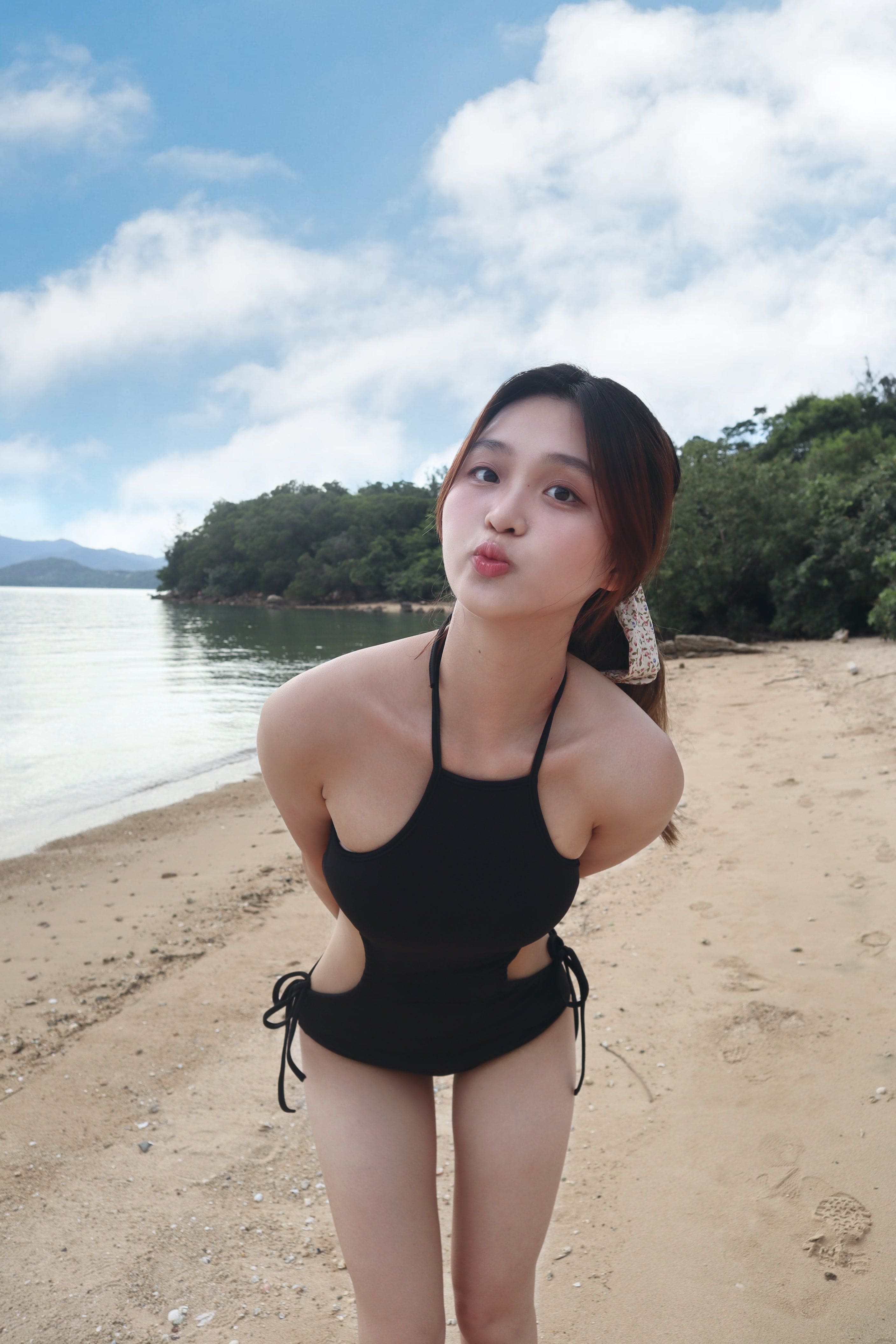 【熱銷系列】入肩露腰性感縷空泳衣