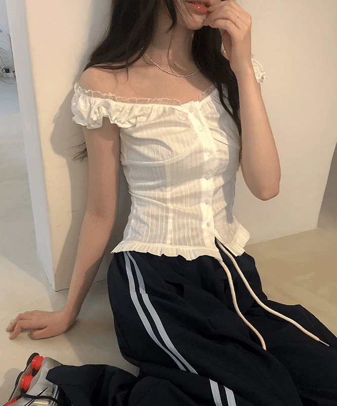 【夏日必備】Ruffles Blouse