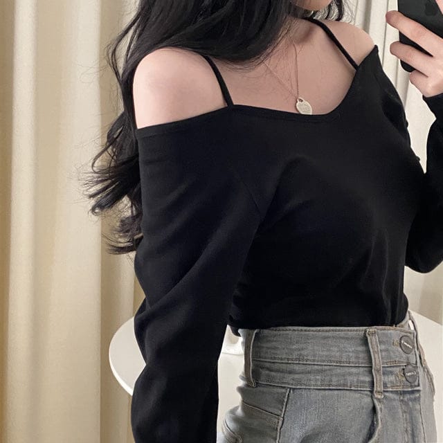 Off-the-shoulder long-sleeved top
