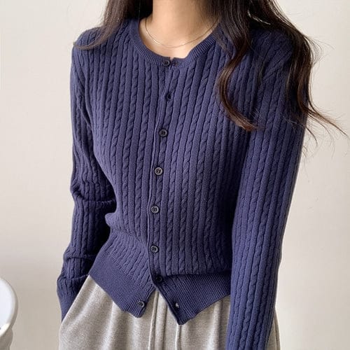 The colors are perfect! Fruit-patterned round neck cable knit cardigan 