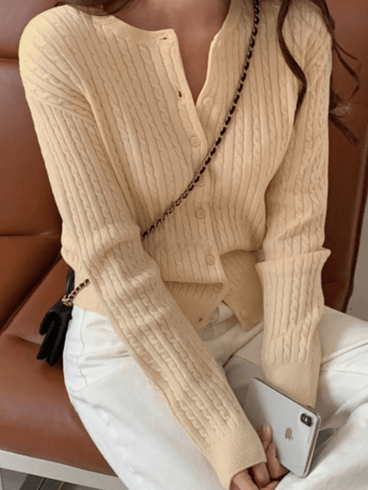 The colors are perfect! Fruit-patterned round neck cable knit cardigan 