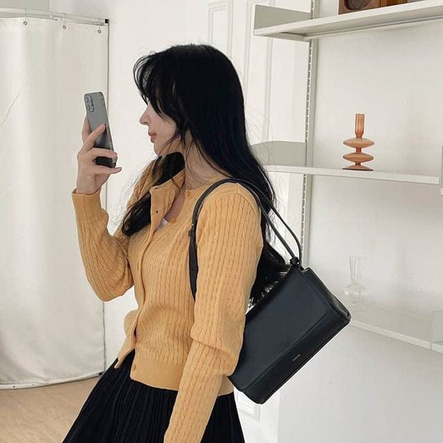 The colors are perfect! Fruit-patterned round neck cable knit cardigan 