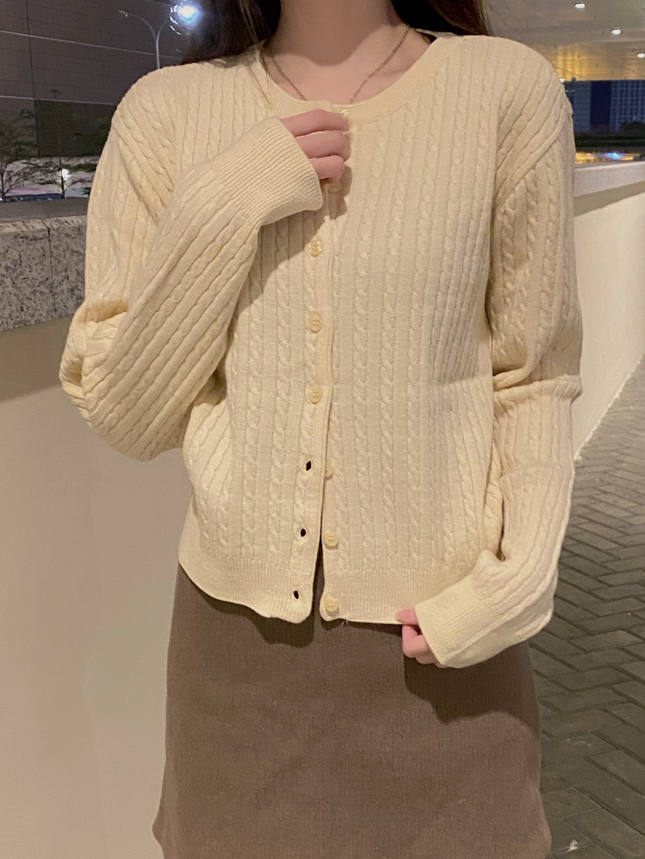 The colors are perfect! Fruit-patterned round neck cable knit cardigan 