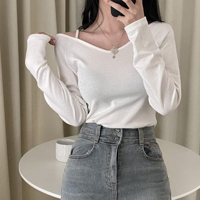 Off-the-shoulder long-sleeved top