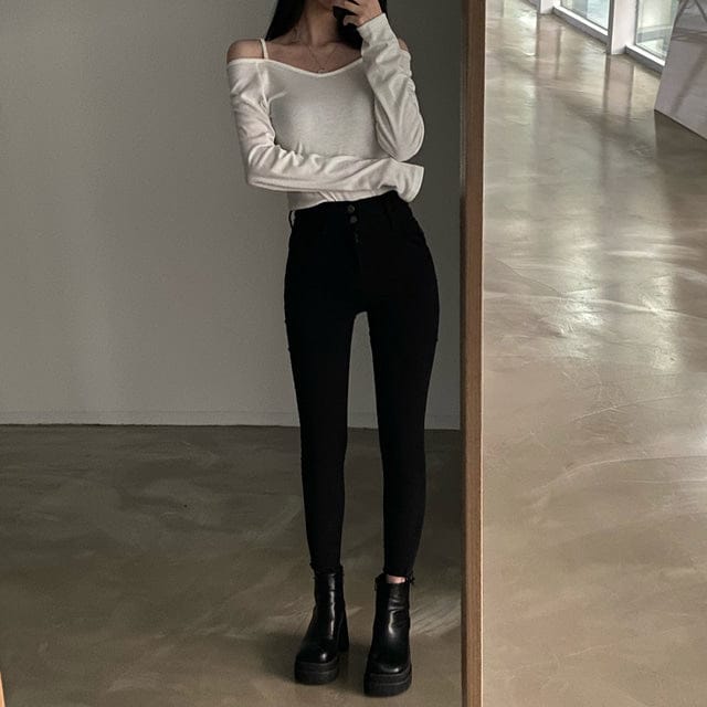 Off-the-shoulder long-sleeved top