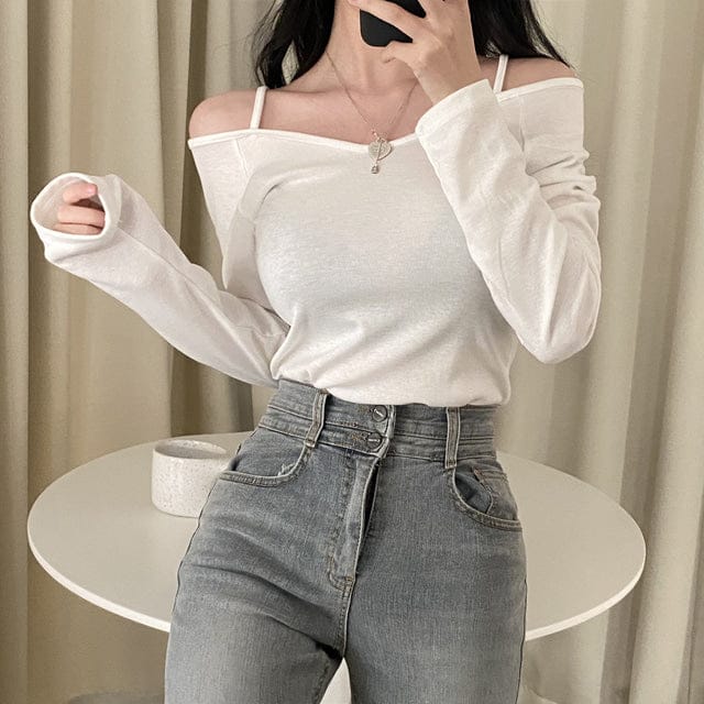 Off-the-shoulder long-sleeved top