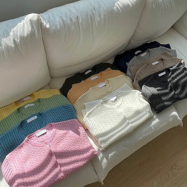 The colors are perfect! Fruit-patterned round neck cable knit cardigan 