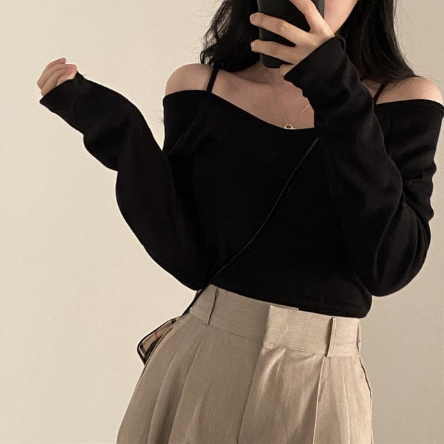 Off-the-shoulder long-sleeved top